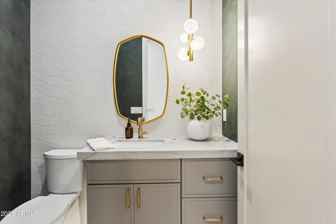 Real Estate Picture 25