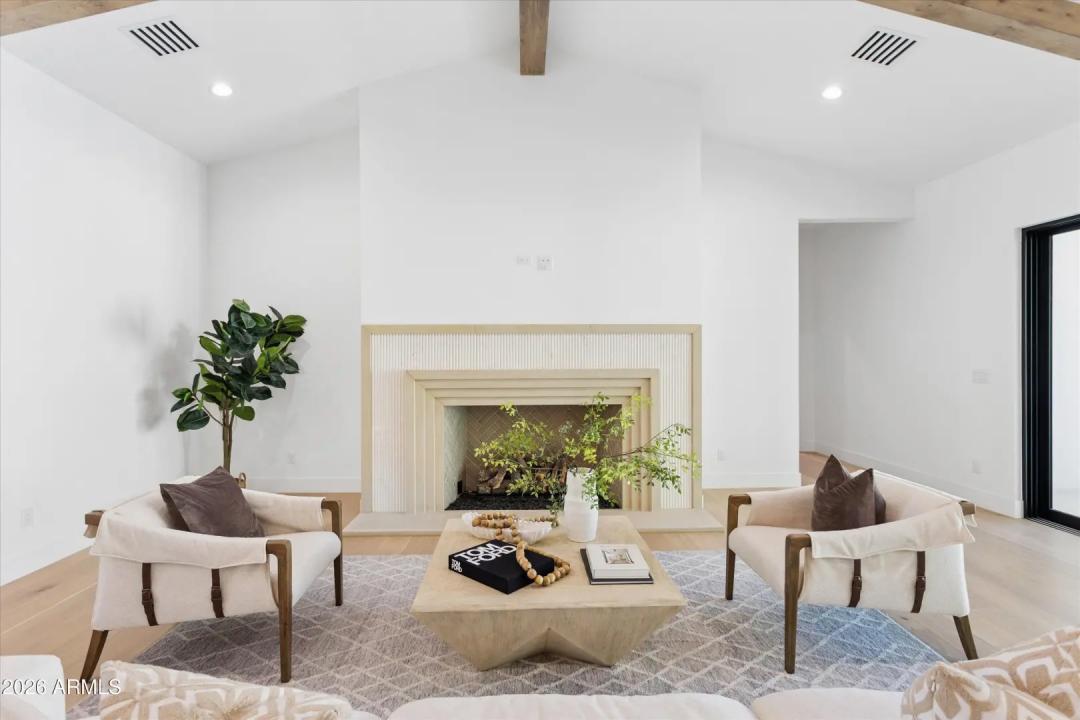 Real Estate Picture 11
