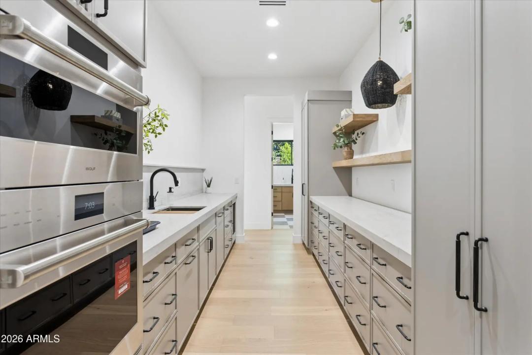 Real Estate Picture 7