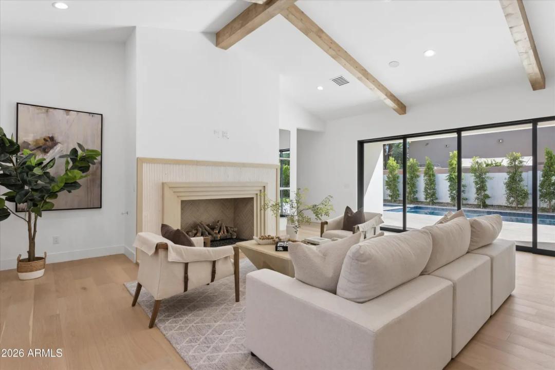 Real Estate Picture 12