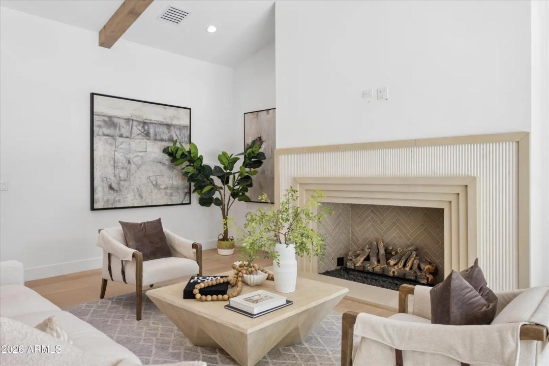 Real Estate Picture 10