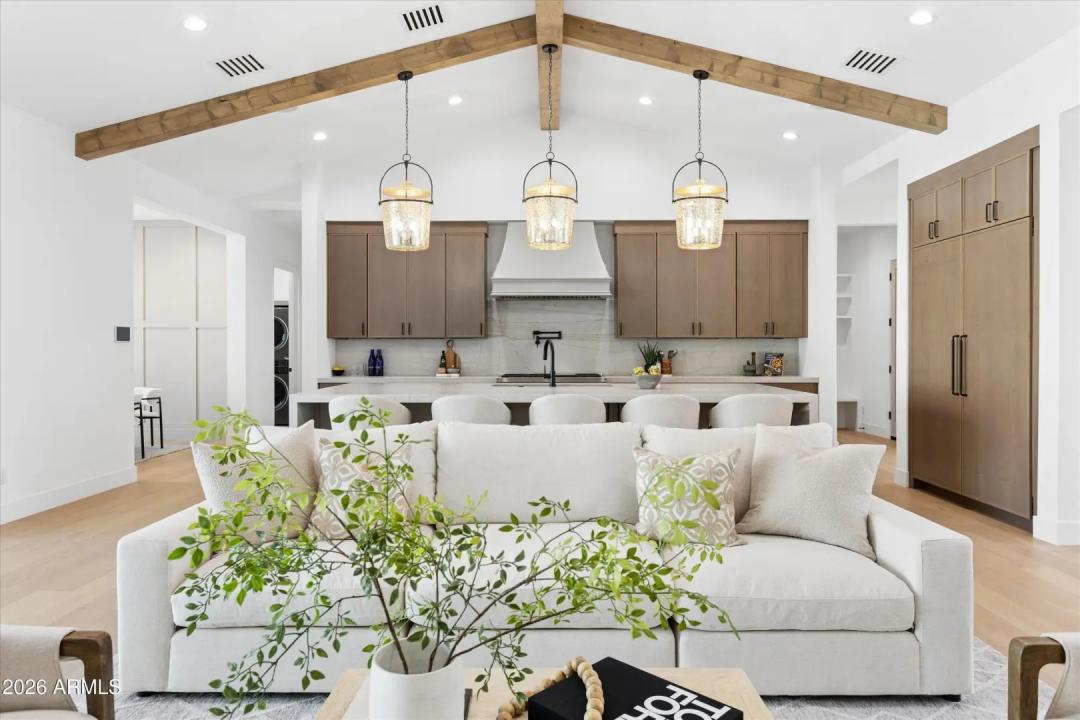 Real Estate Picture 9