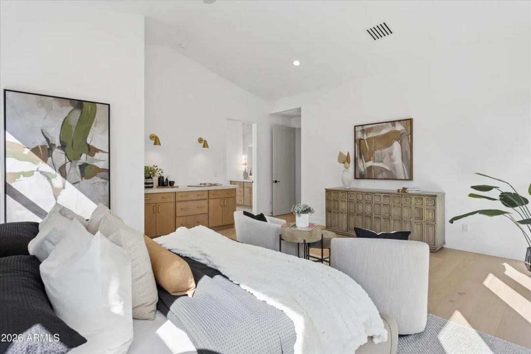 Real Estate Picture 15