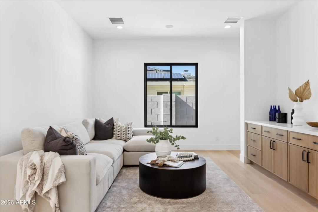 Real Estate Picture 22
