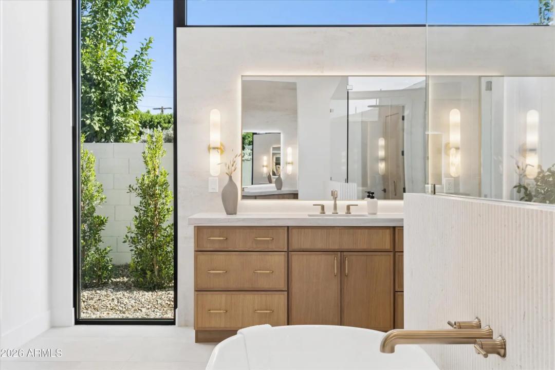 Real Estate Picture 18