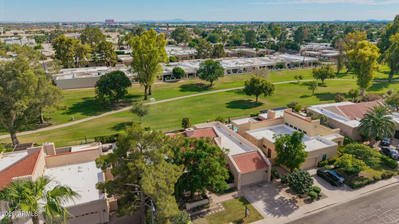 Real Estate Picture 4