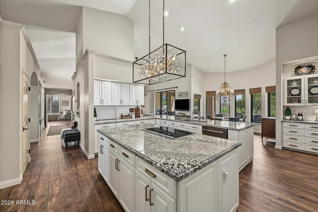 Real Estate Picture 10