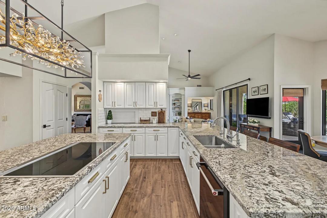 Real Estate Picture 11