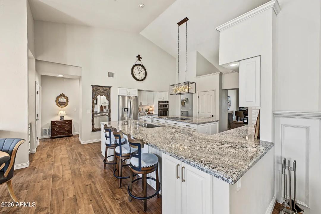 Real Estate Picture 14