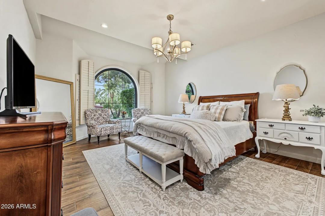 Real Estate Picture 18