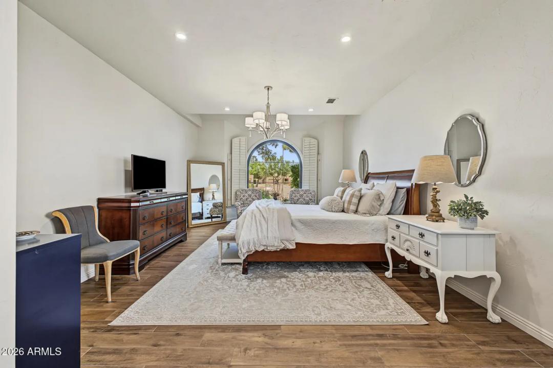 Real Estate Picture 19