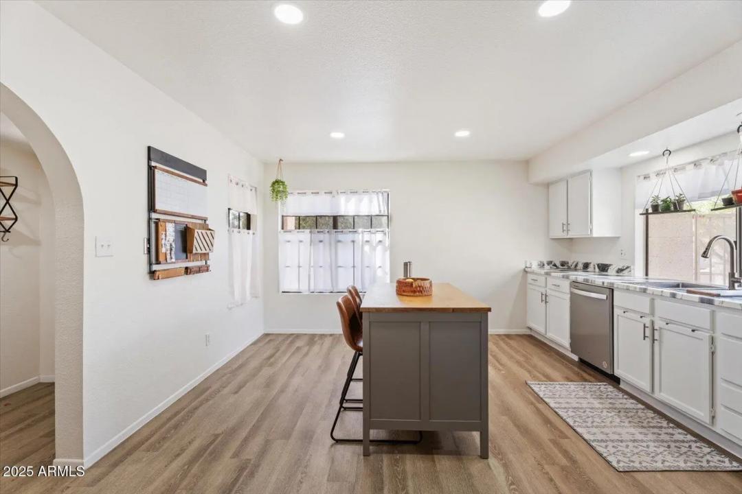 Real Estate Picture 3