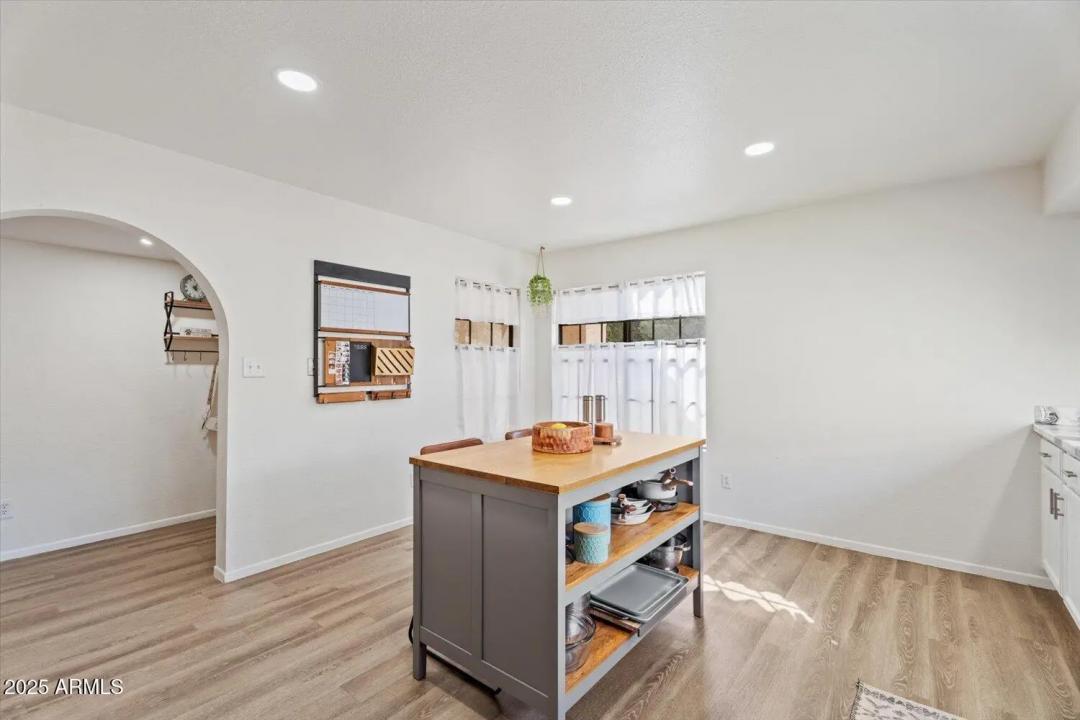 Real Estate Picture 5