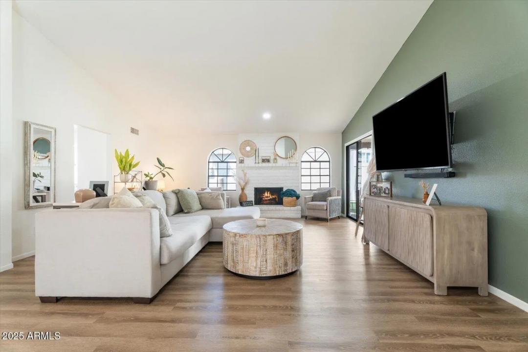 Real Estate Picture 8