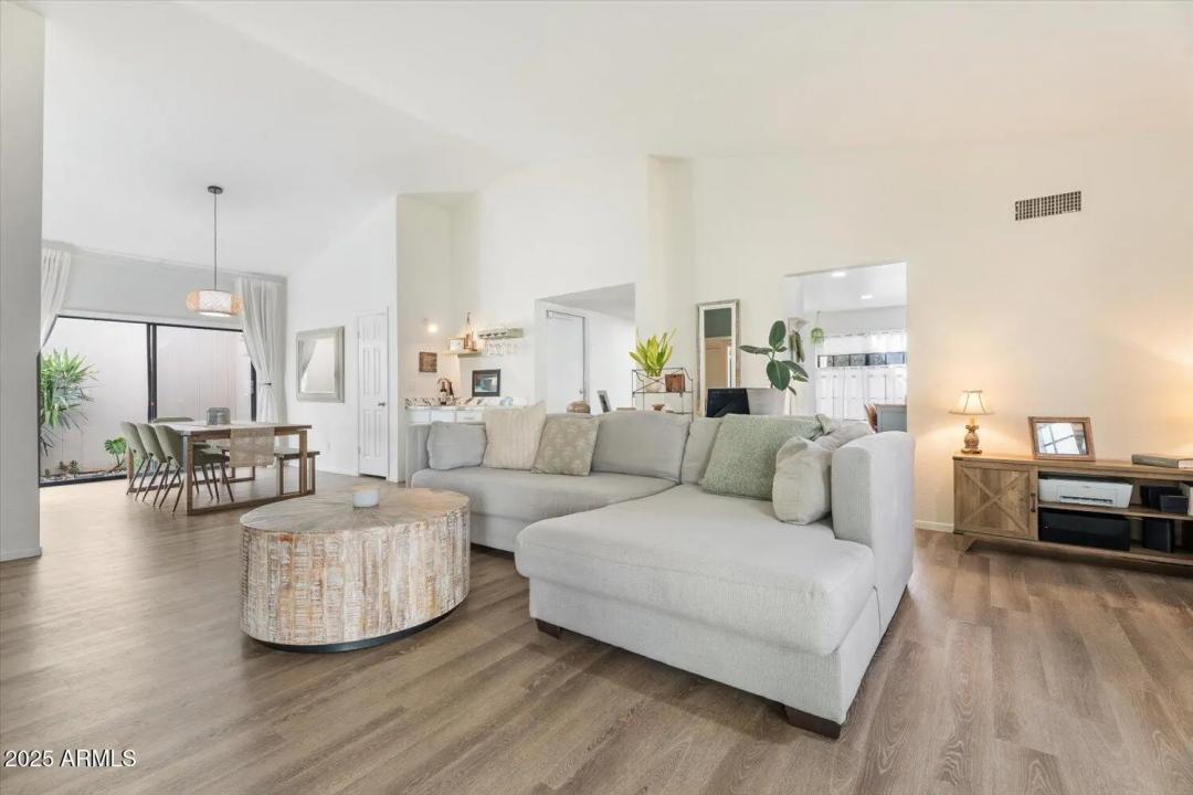 Real Estate Picture 9