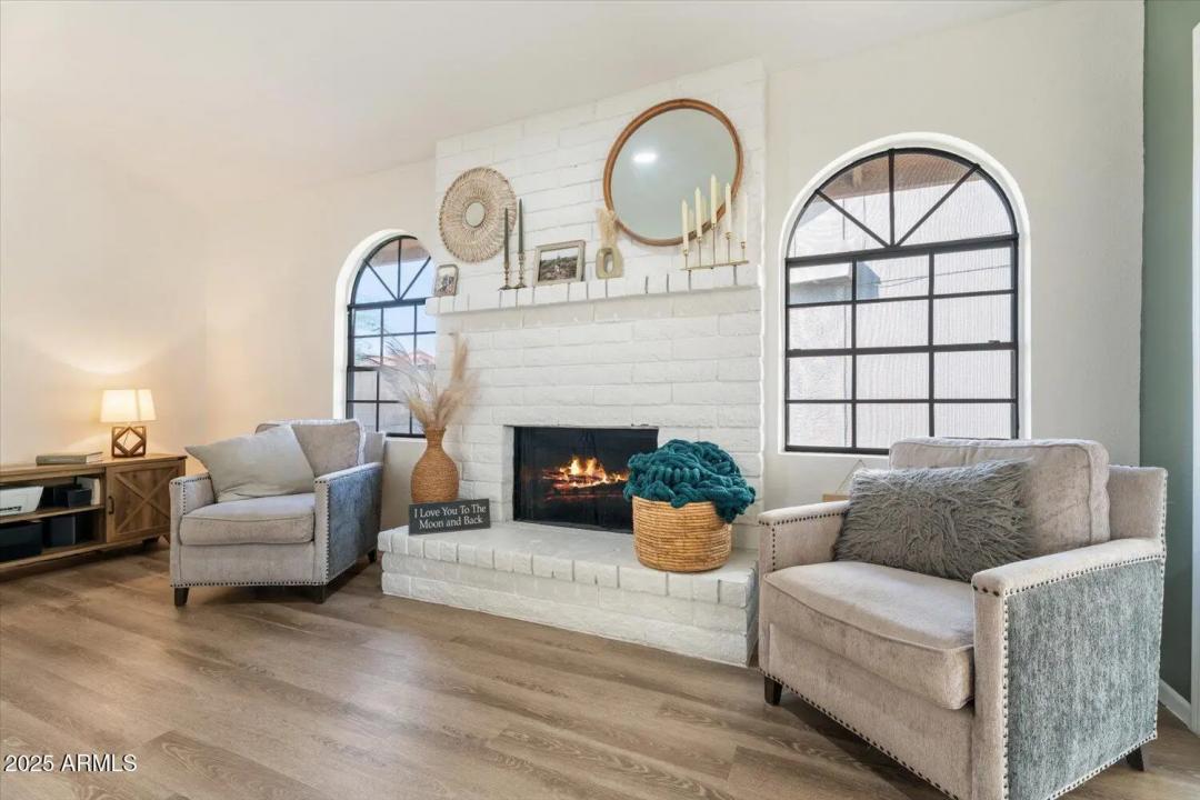 Real Estate Picture 11