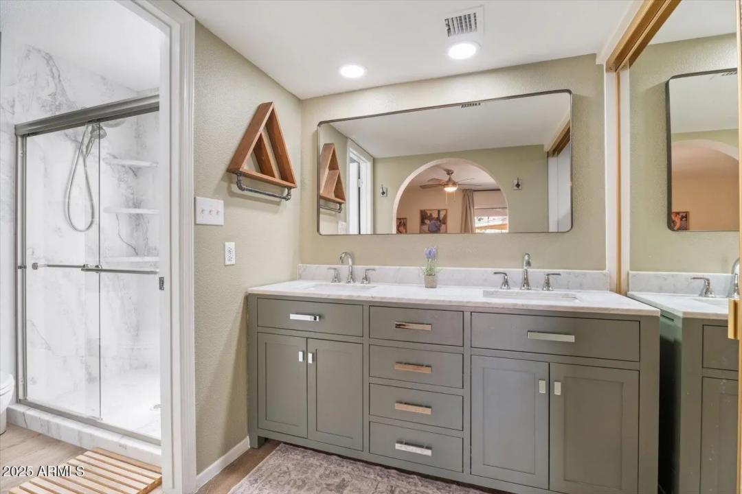 Real Estate Picture 14