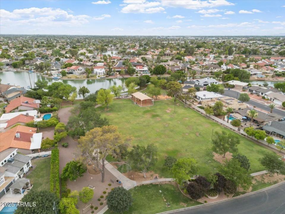 Real Estate Picture 23