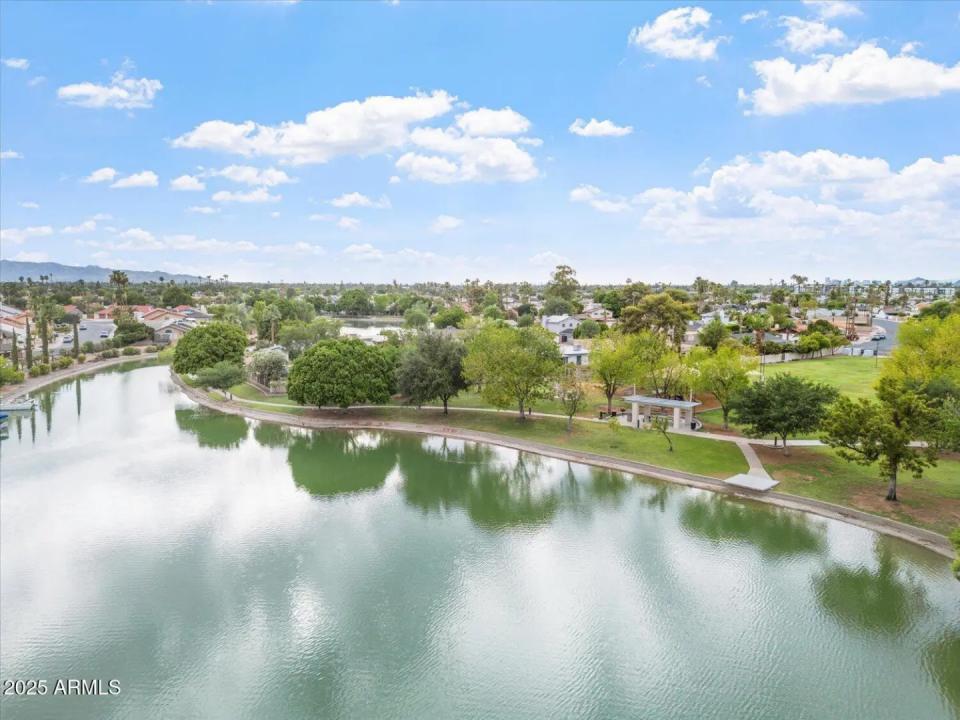 Real Estate Picture 28