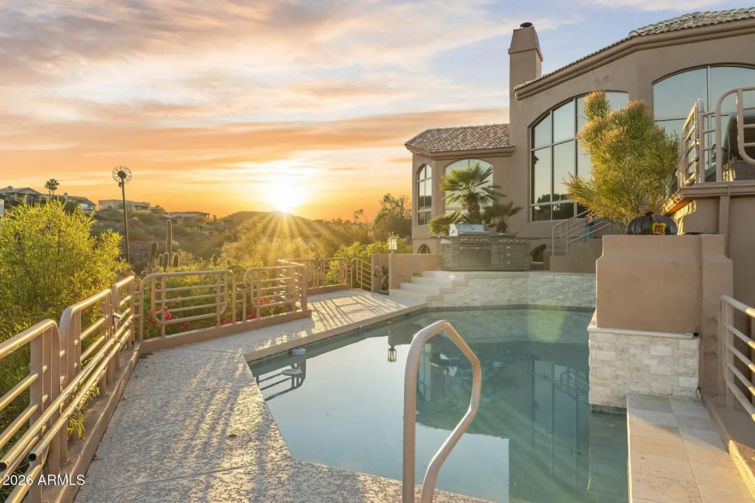 Real Estate Picture 8