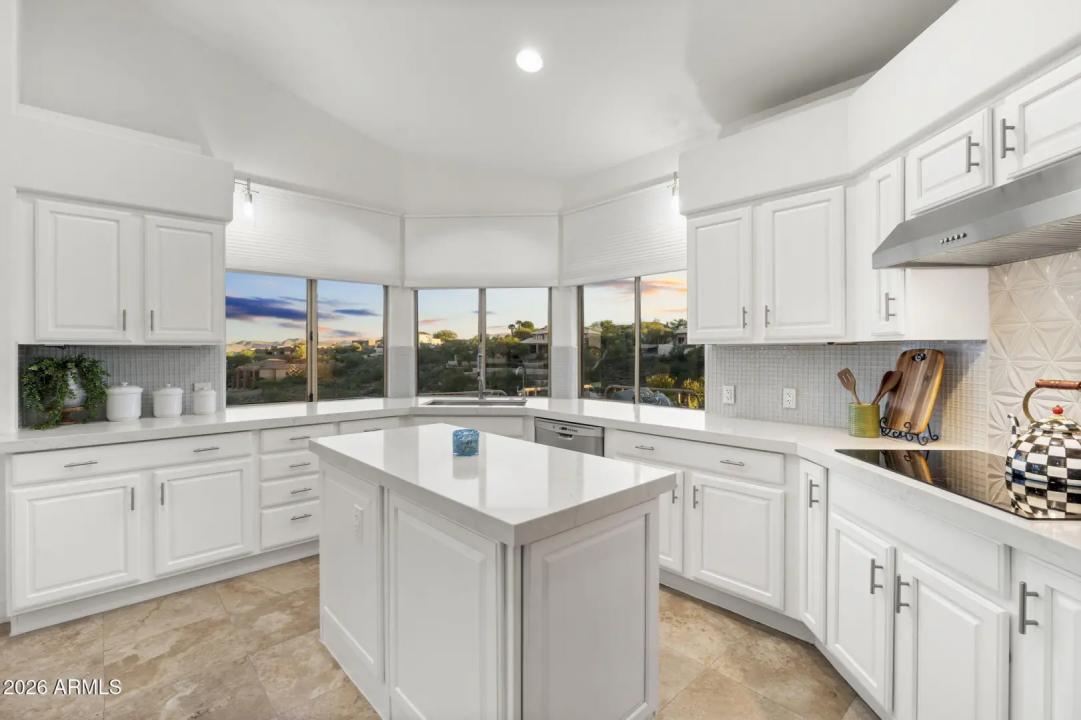 Real Estate Picture 5