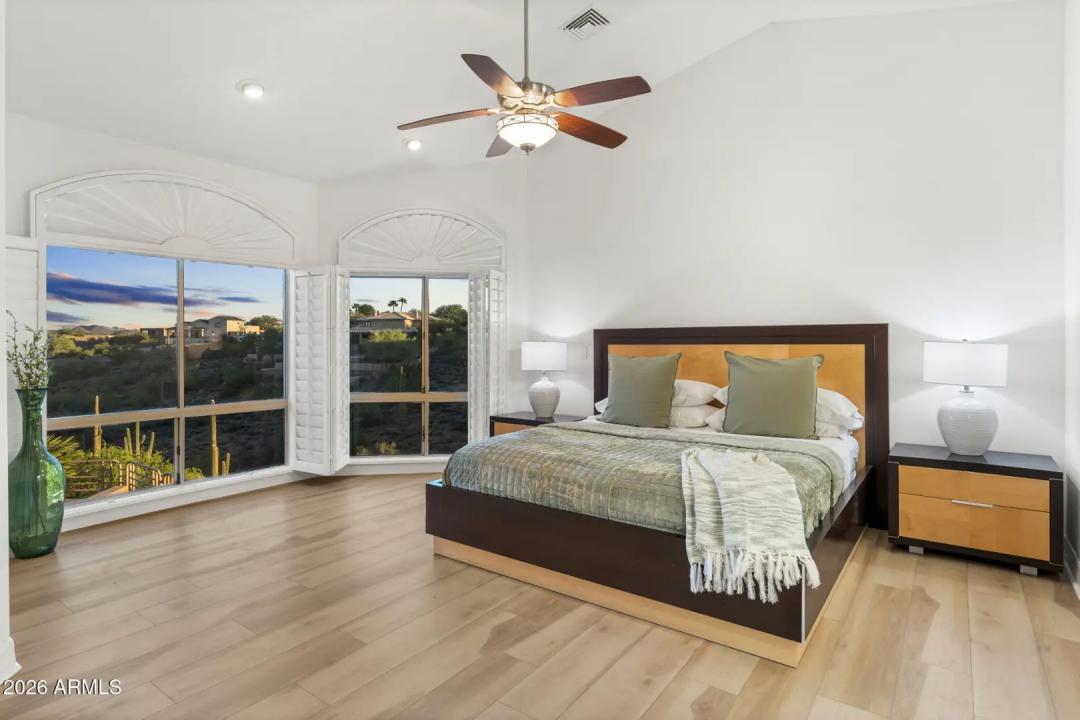 Real Estate Picture 14