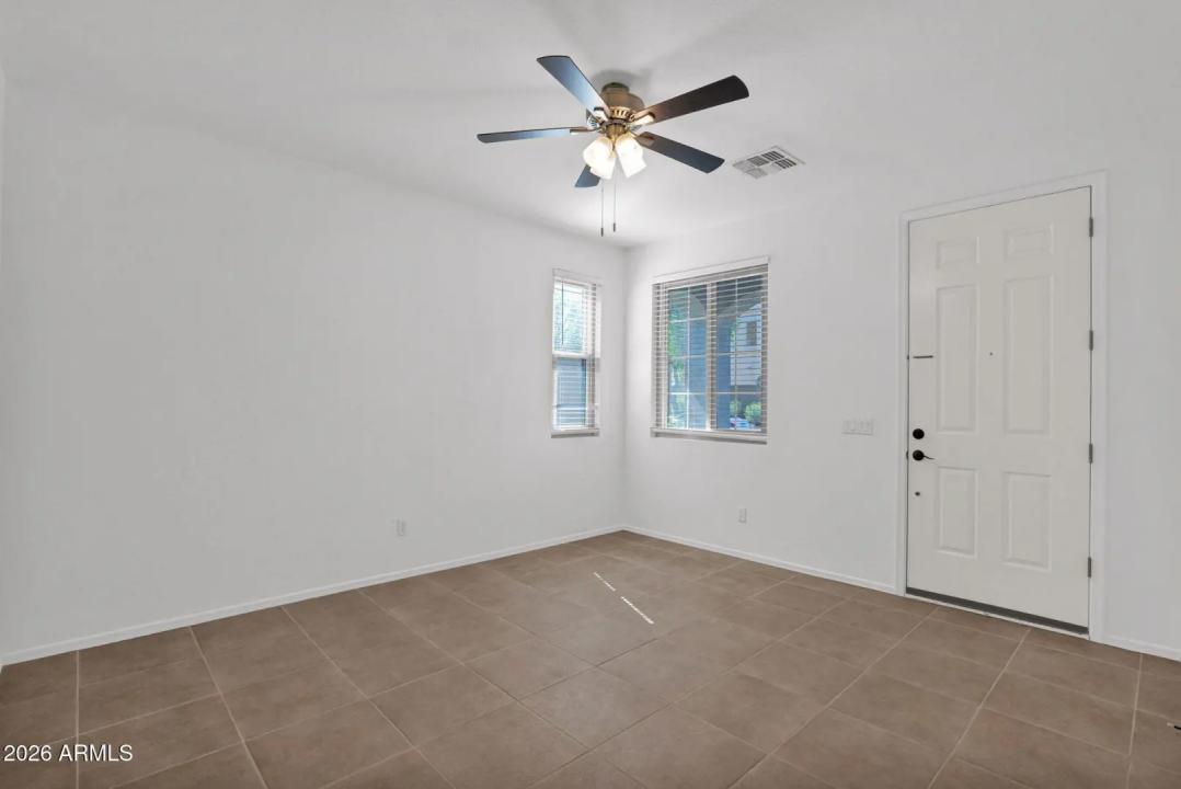 Real Estate Picture 4