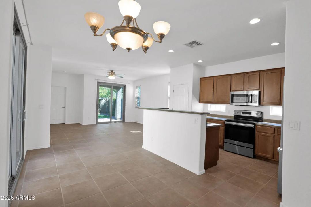 Real Estate Picture 7