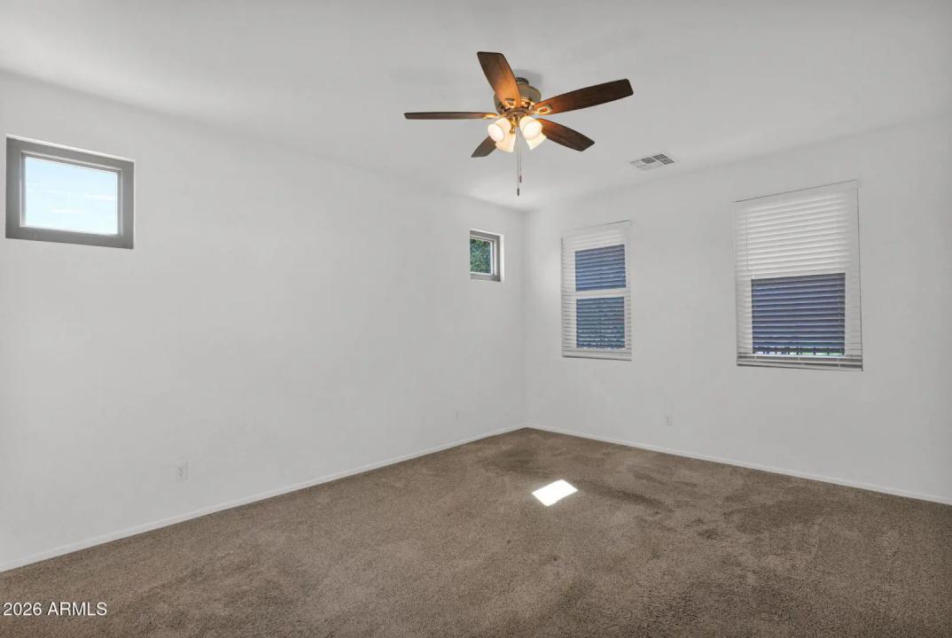 Real Estate Picture 17