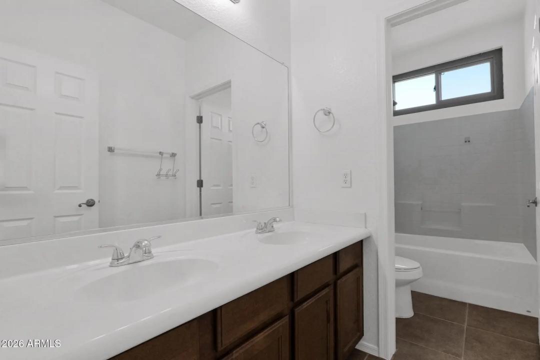 Real Estate Picture 24