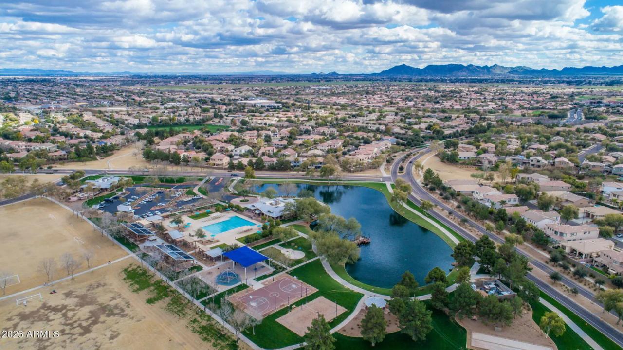 Real Estate Picture 33