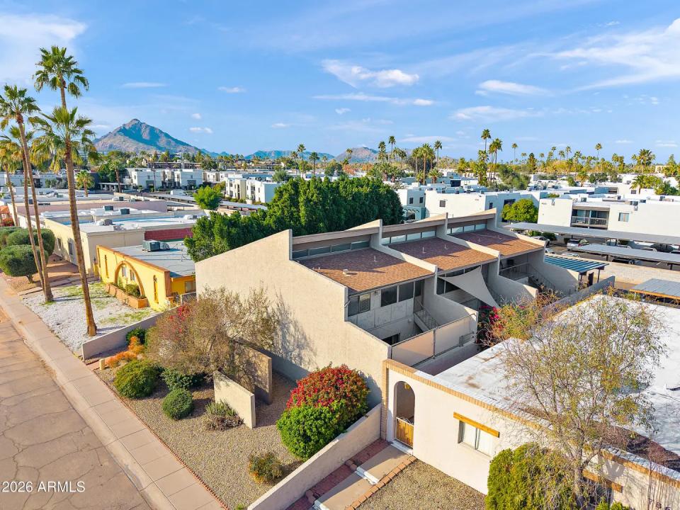 Real Estate Picture 3