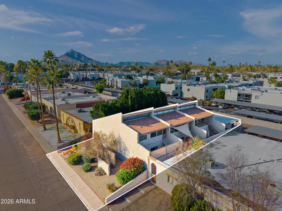 Real Estate Picture 4