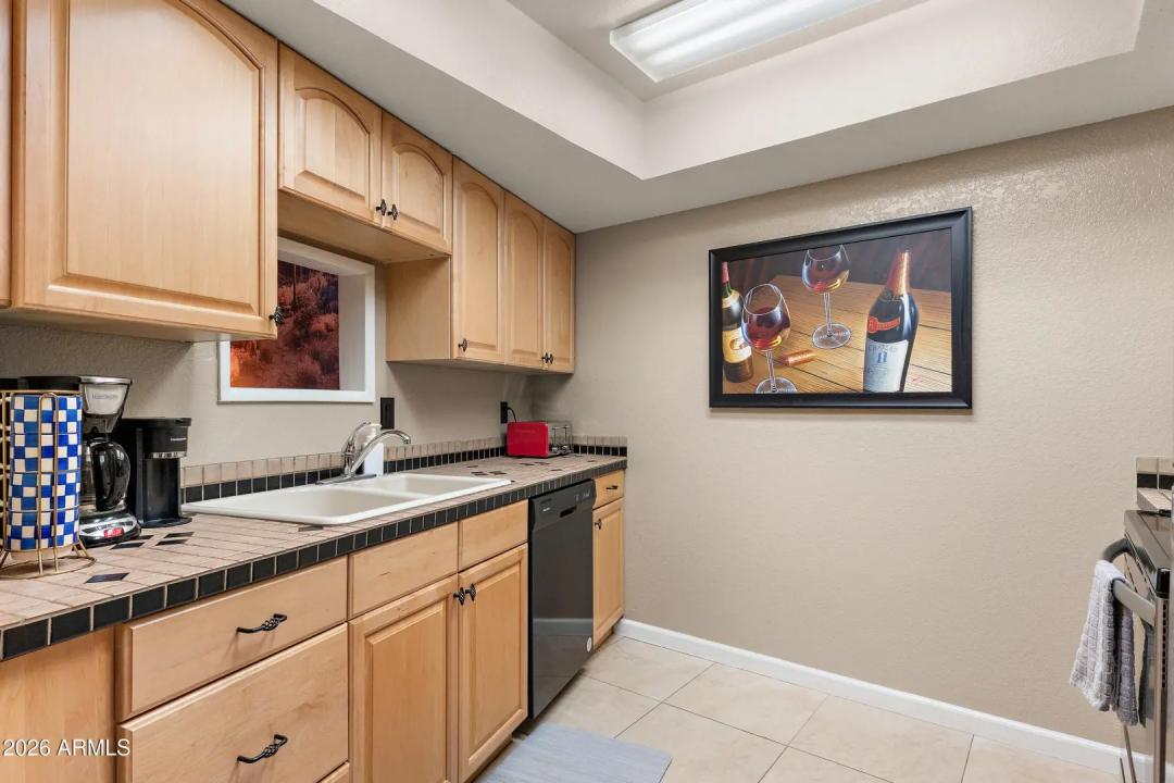 Real Estate Picture 14