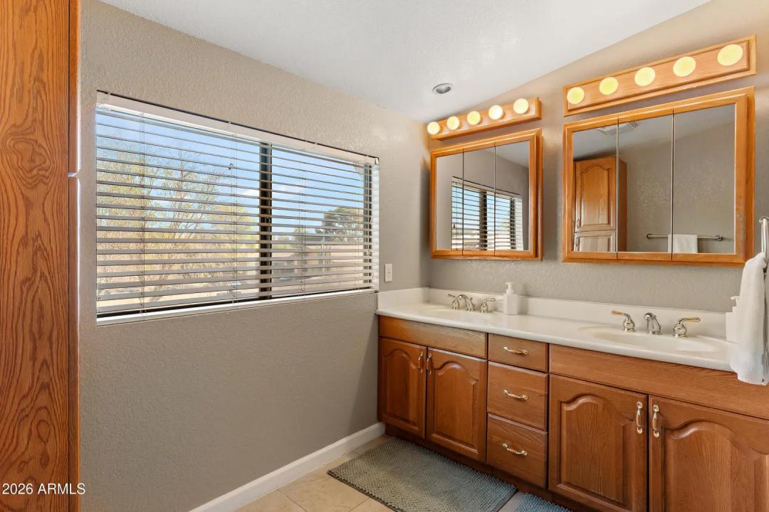 Real Estate Picture 28