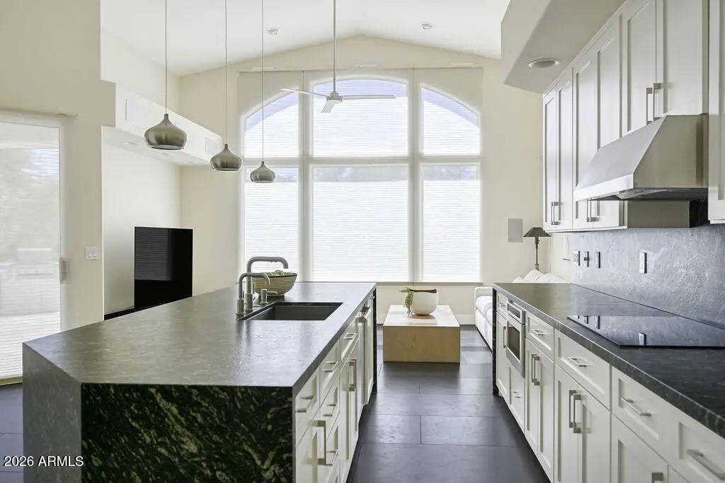 Real Estate Picture 17