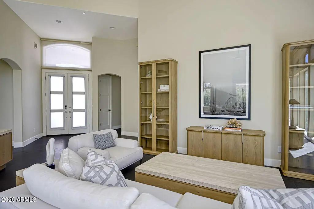 Real Estate Picture 3