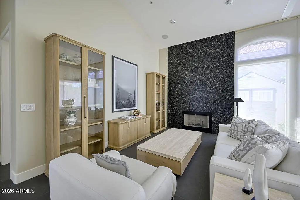 Real Estate Picture 4