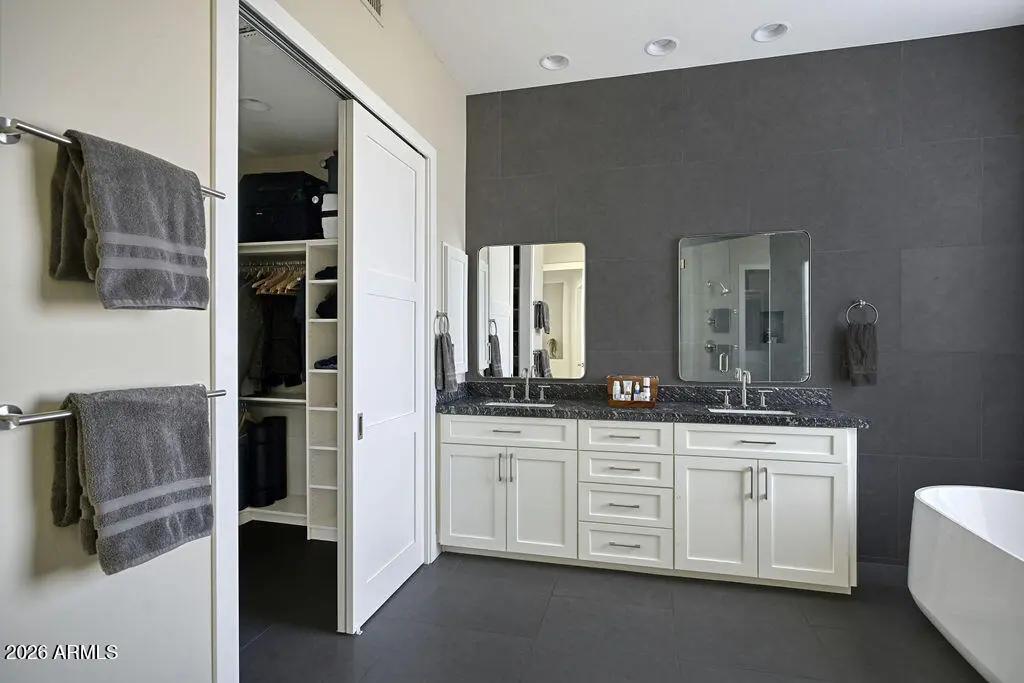 Real Estate Picture 25