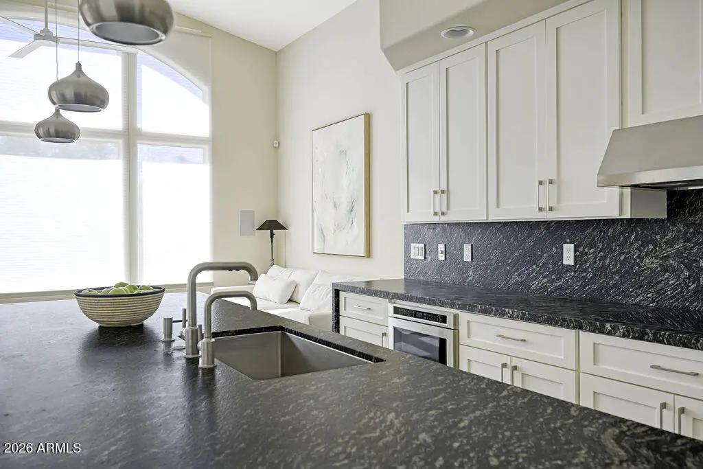 Real Estate Picture 15