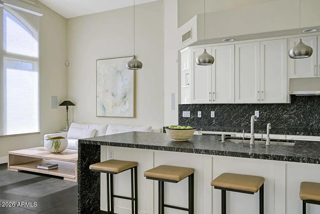 Real Estate Picture 14
