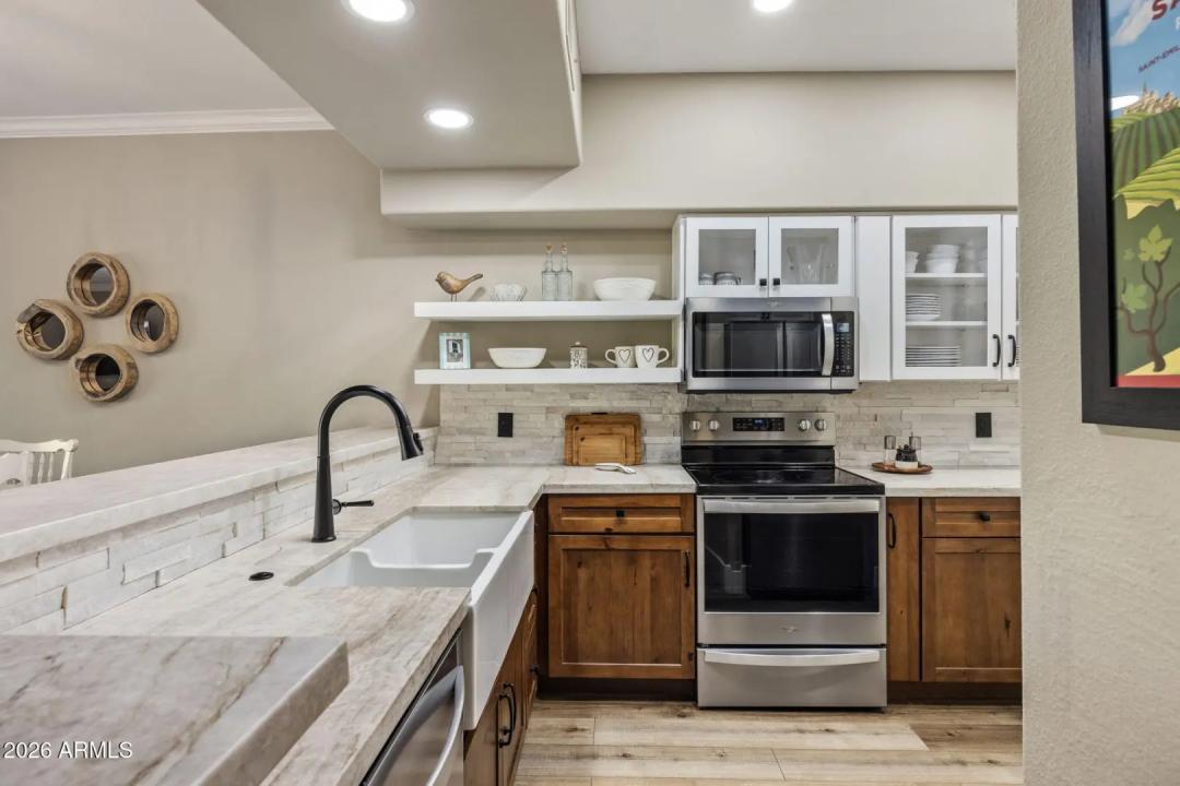 Real Estate Picture 4