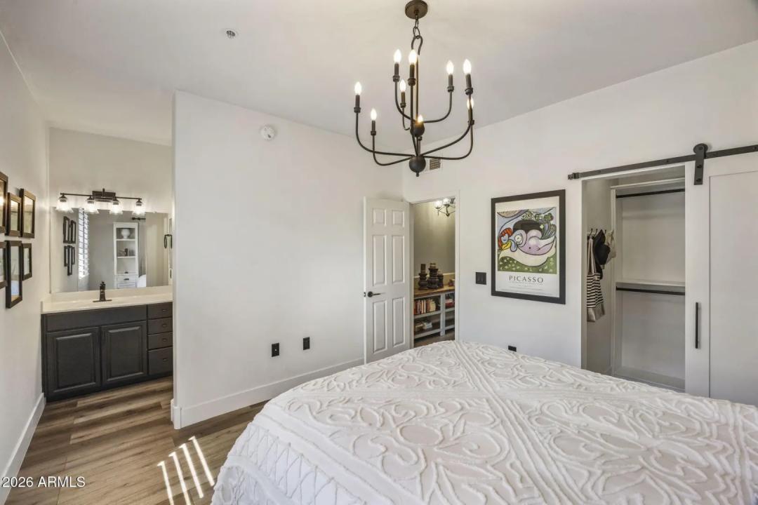 Real Estate Picture 14