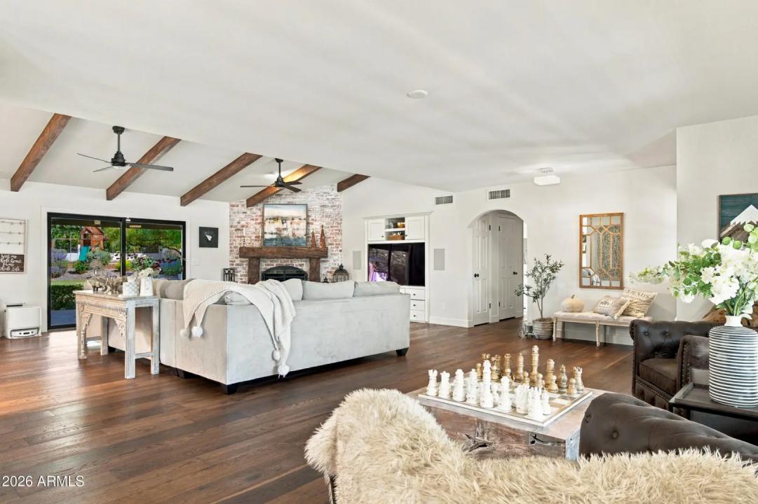 Real Estate Picture 7