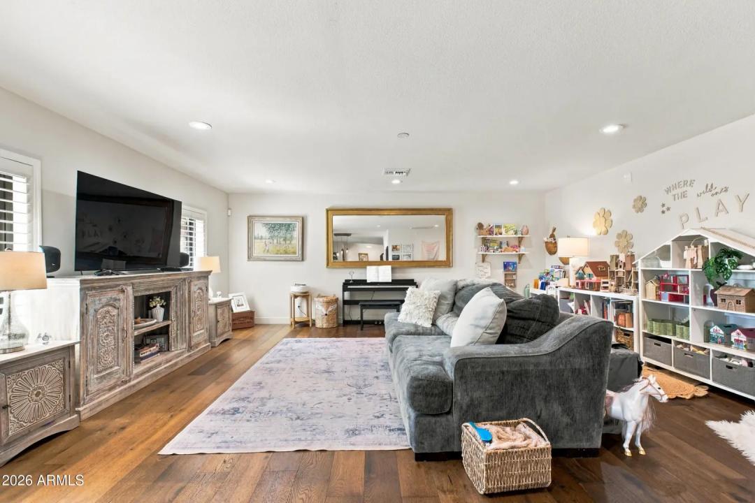 Real Estate Picture 12