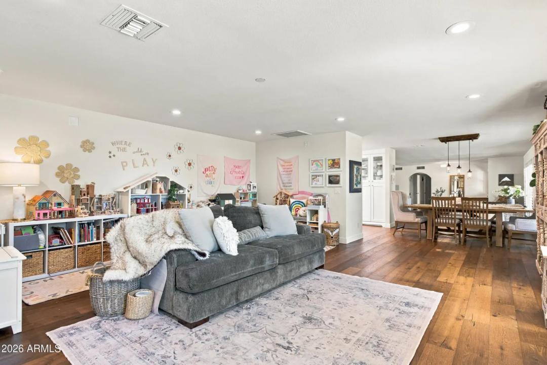 Real Estate Picture 13