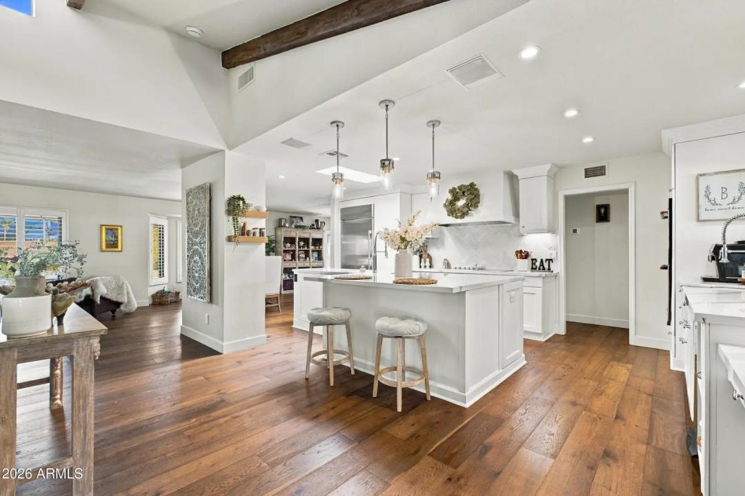 Real Estate Picture 15