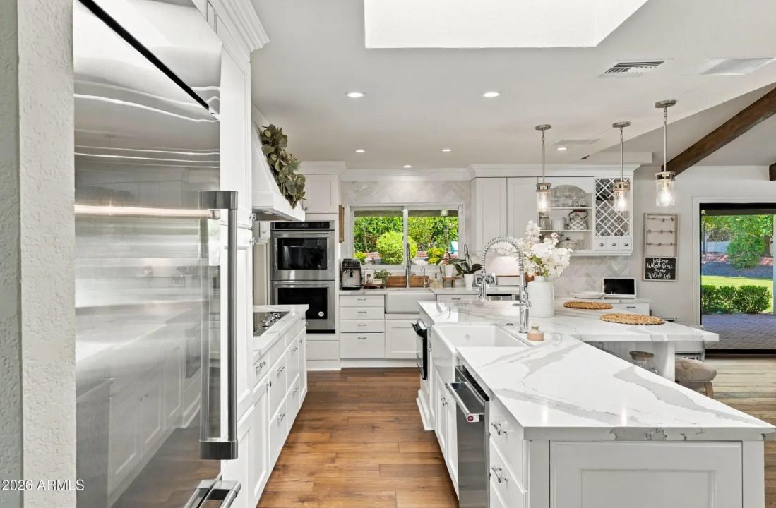 Real Estate Picture 8