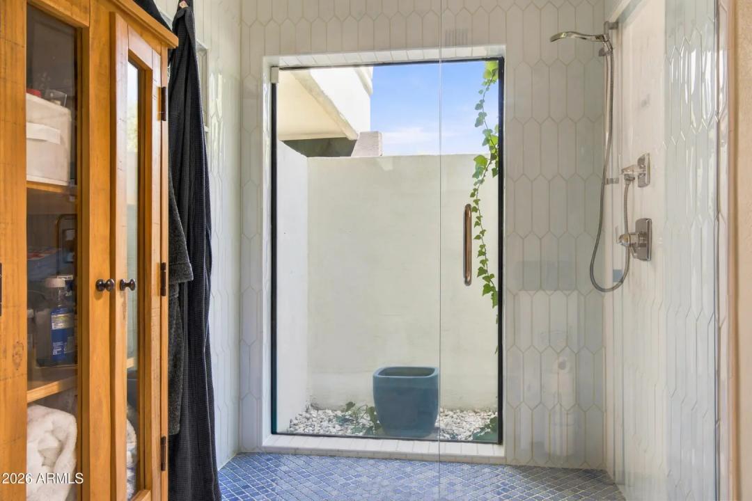 Real Estate Picture 22
