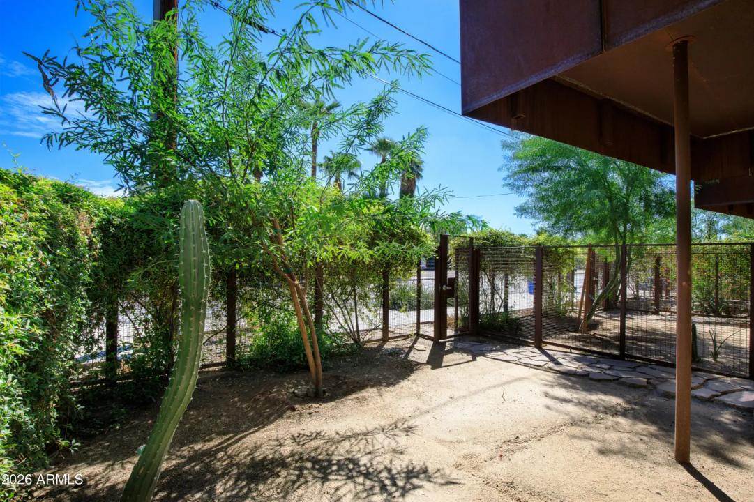 Real Estate Picture 24